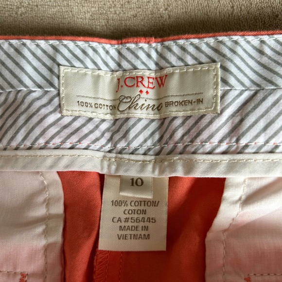 J. Crew Broken-In Chino Shorts in Peachy Salmon. Women’s size 10 - Picture 4 of 5